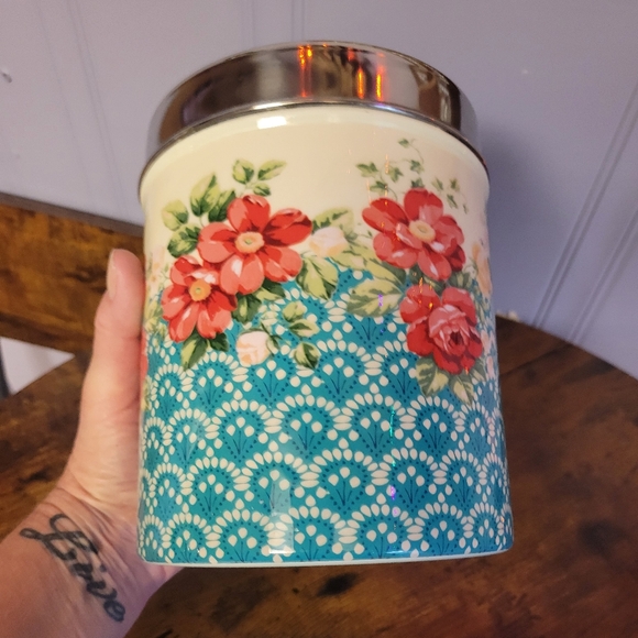 NWT Pioneer woman retited metal pet treat can w/ lid 80 oz capacity - Picture 2 of 11